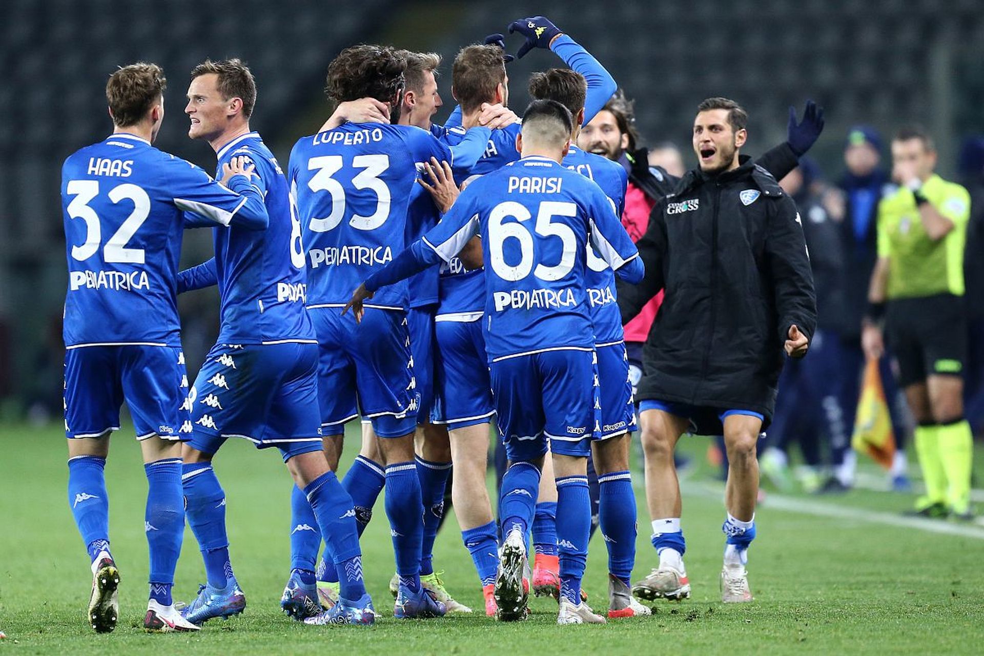 展现了其高 展现了其高