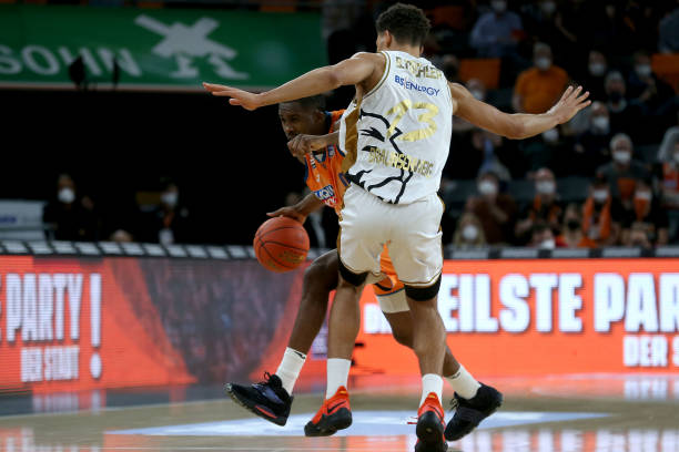 对防守中的 对防守中的